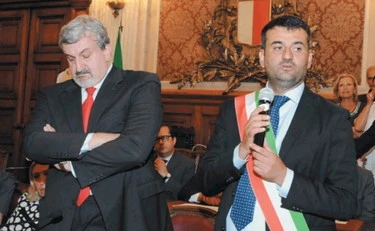 Decaro inguaia Elly, vuole rimanere in Europa