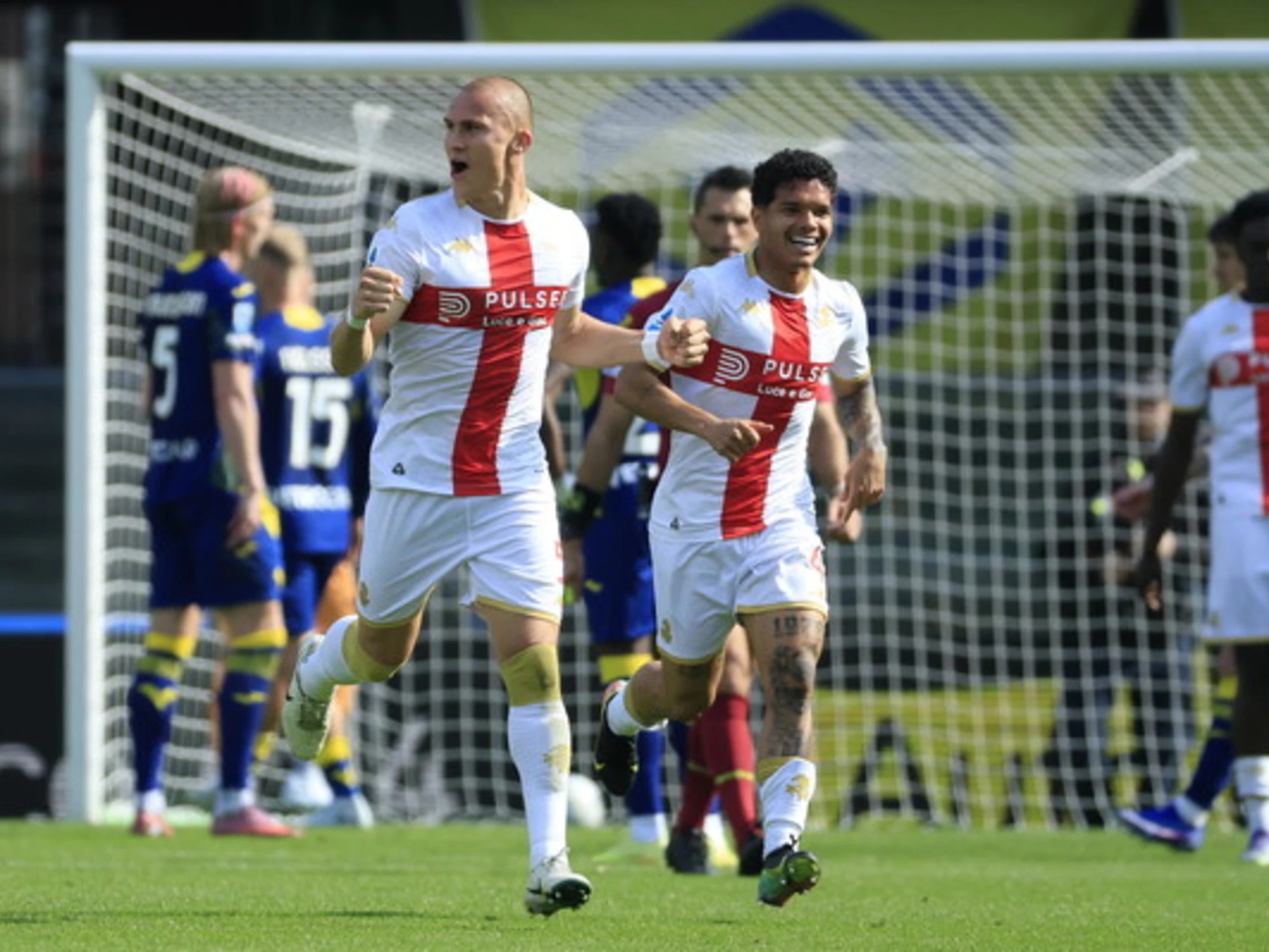 Il Genoa sbanca al Bentegodi: Hellas piegato 2-0, balzo-salvezza