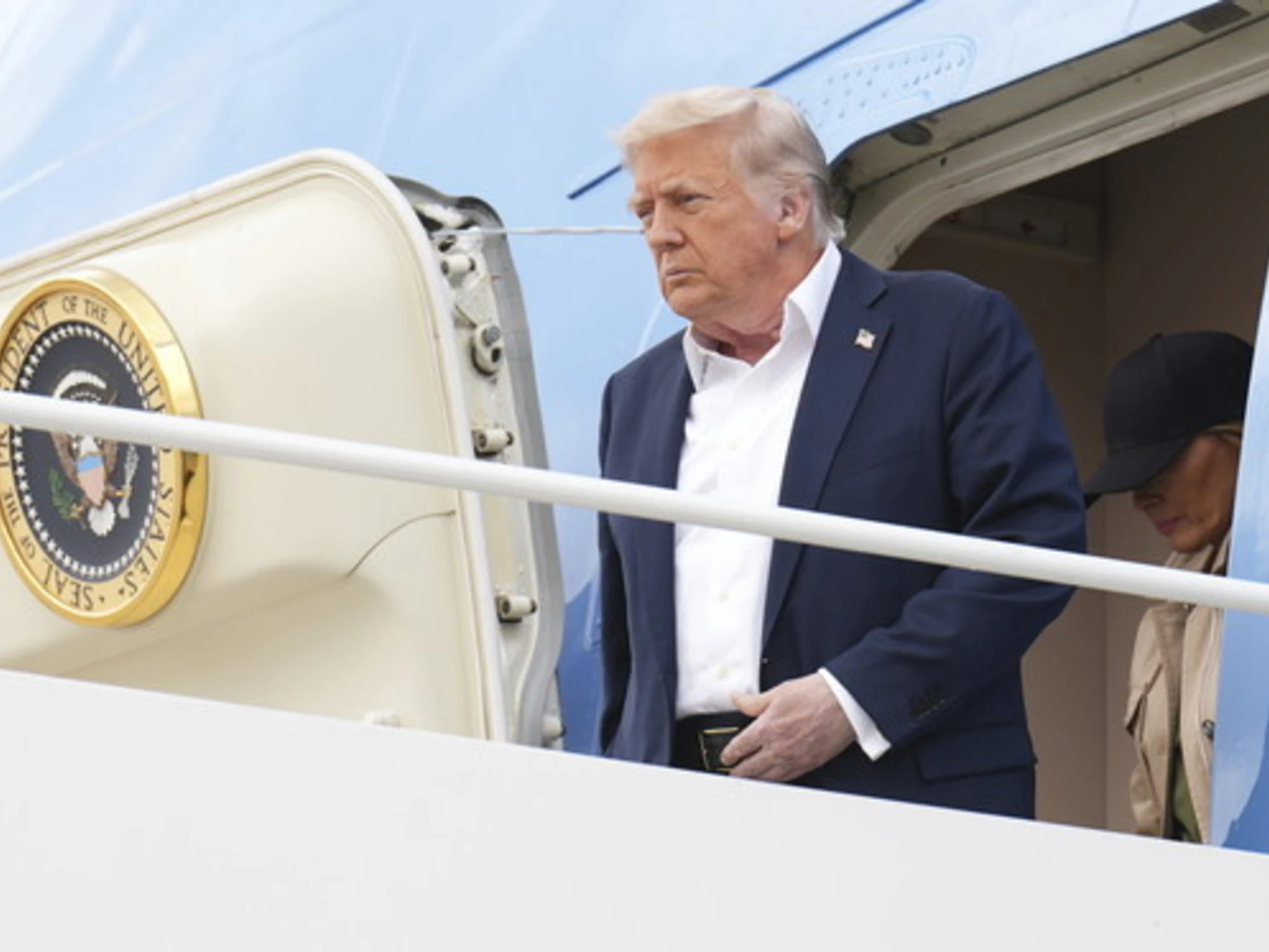 Trump: "Cuba sta per cadere", l'annuncio sull'Air force one