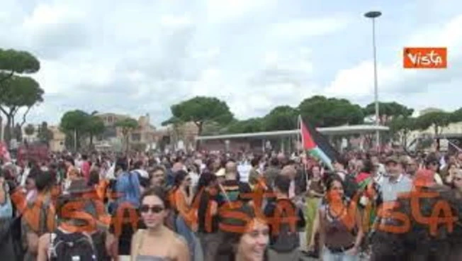 https://media.liberoquotidiano.it/kDrqjBVvGSyRj7wWIgmqdNXaHl3OfXdNGs-OlE06tJw/width:800/quality:90/aW1hZ2VzLzIwMjUvMDkvMjIvMTYzMzIzMDgyLTc1MDQxNWRkLTZmZWYtNDQyMS1hOGI3LTFhZTJjYWM5MWYyMy5qcGc.webp
