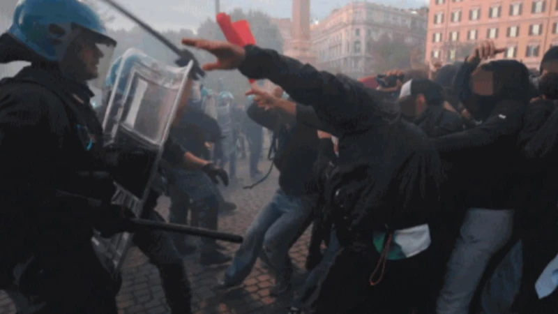 Pro-Pal scagliò una sedia contro un agente: assolto dai giudici