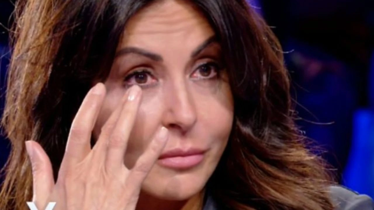 Verissimo, l'incubo di Sabrina Ferilli con lo stalker di 68 anni: "C'era sempre, l'ho denunciato"