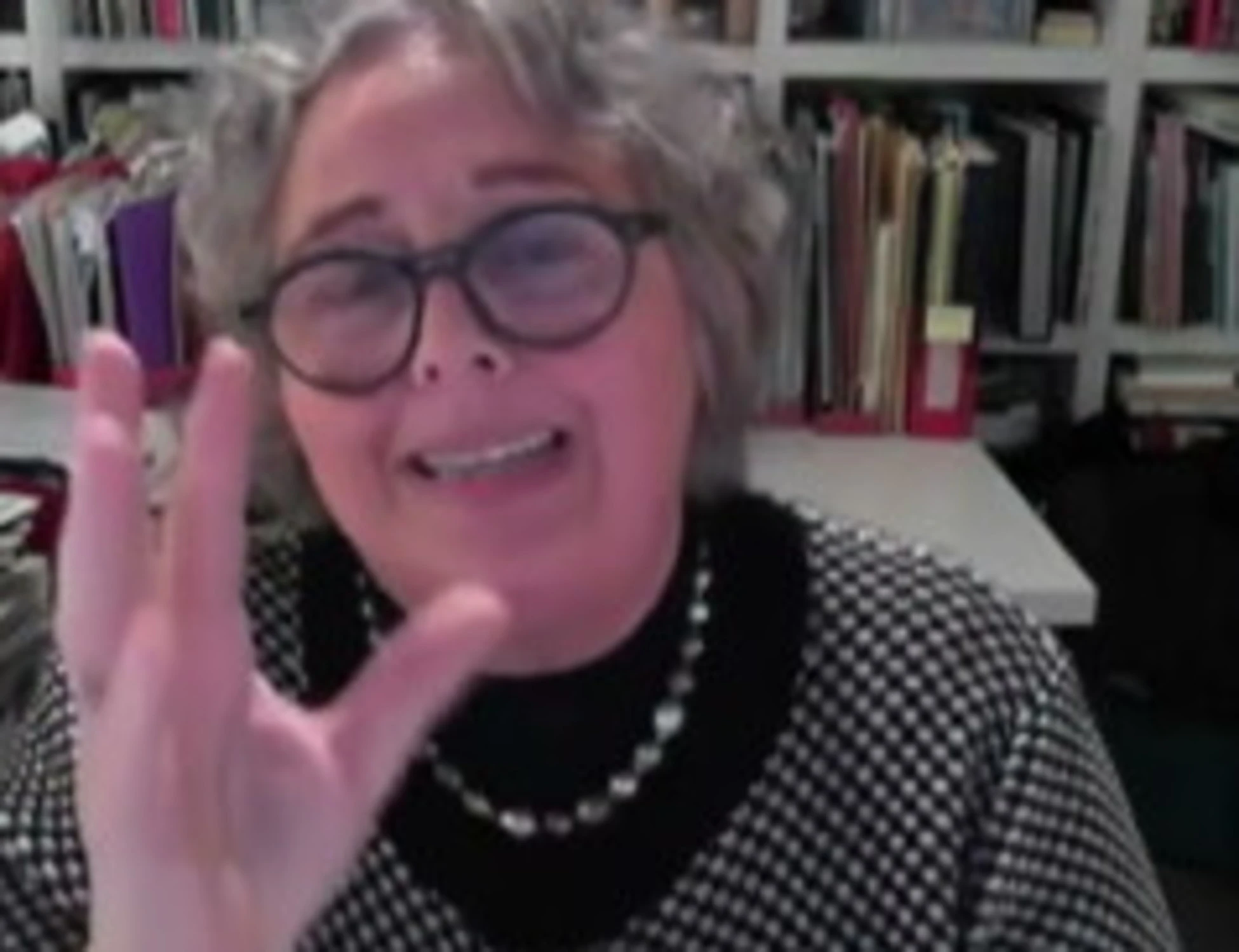 Otto e Mezzo, Rosi Braidotti sulle piazze: "Quello che sta succedendo mi mette gioia e speranza"