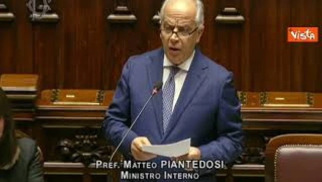 Scontri Torino, Piantedosi: Ai manifestanti sequestrate anche chiavi inglesi, coltelli e sassi