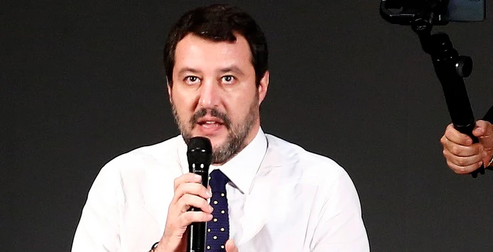 Open Arms, gli atti contro Salvini al Tribunale dei ministri. Lui: "I tribunali non hanno di meglio da fare?"