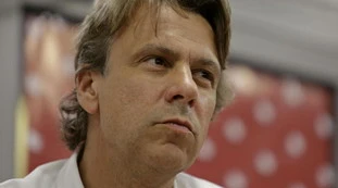 Porro, a che gioco sta giocando la Schlein: "Da Baglioni sì, da Vespa no"