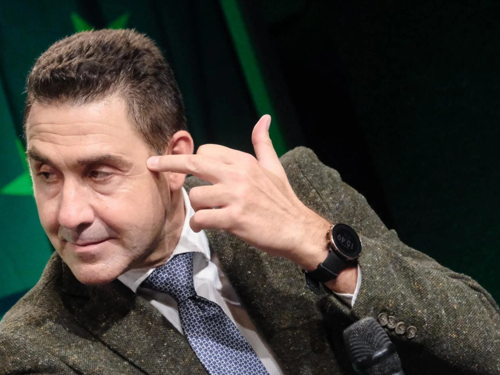 Il generale Vannacci vieta l'ingresso all'inviato di Fedez