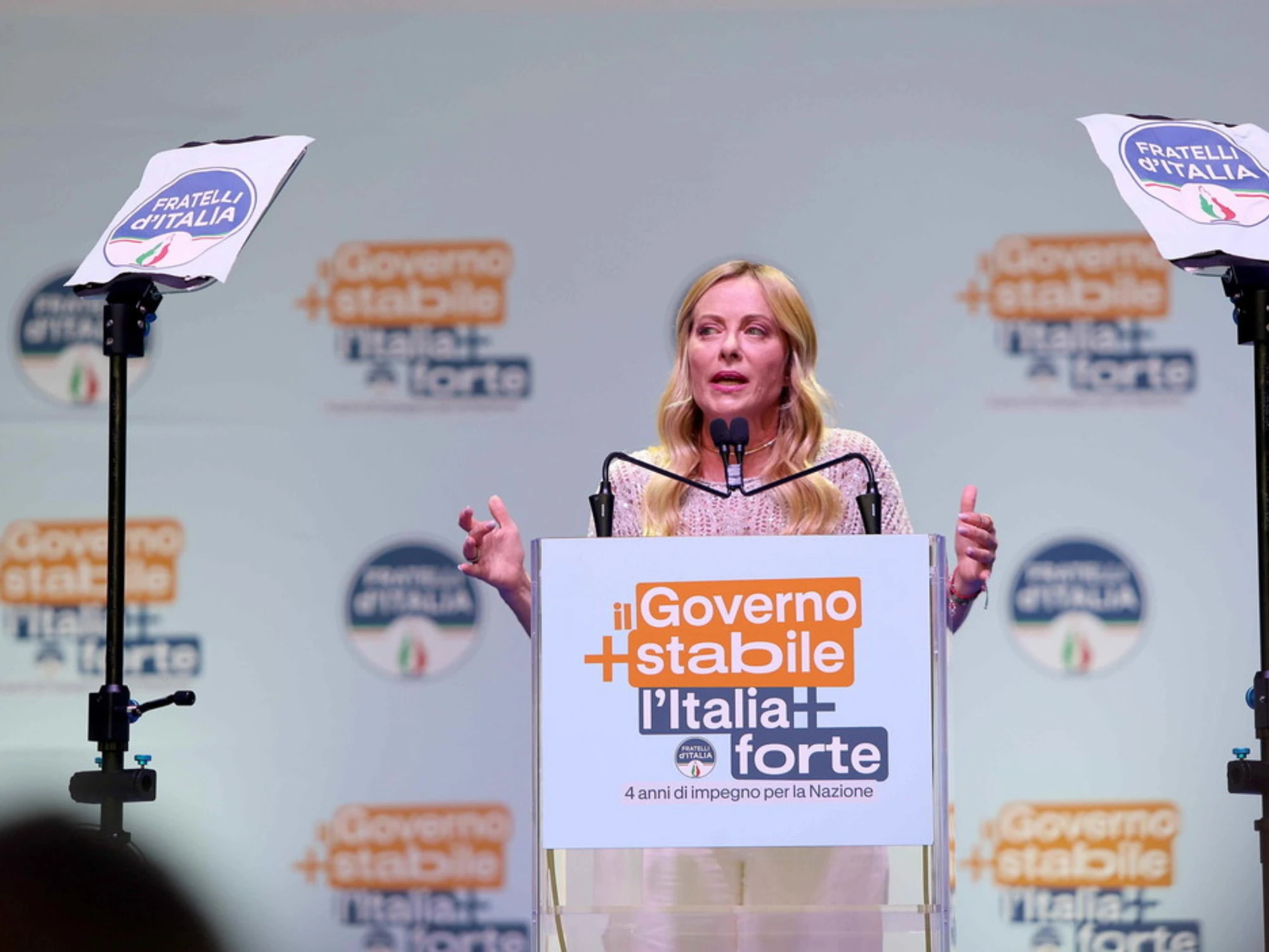 Giorgia Meloni, a Cernobbio il sondaggio che esalta il premier e stronca le opposizioni