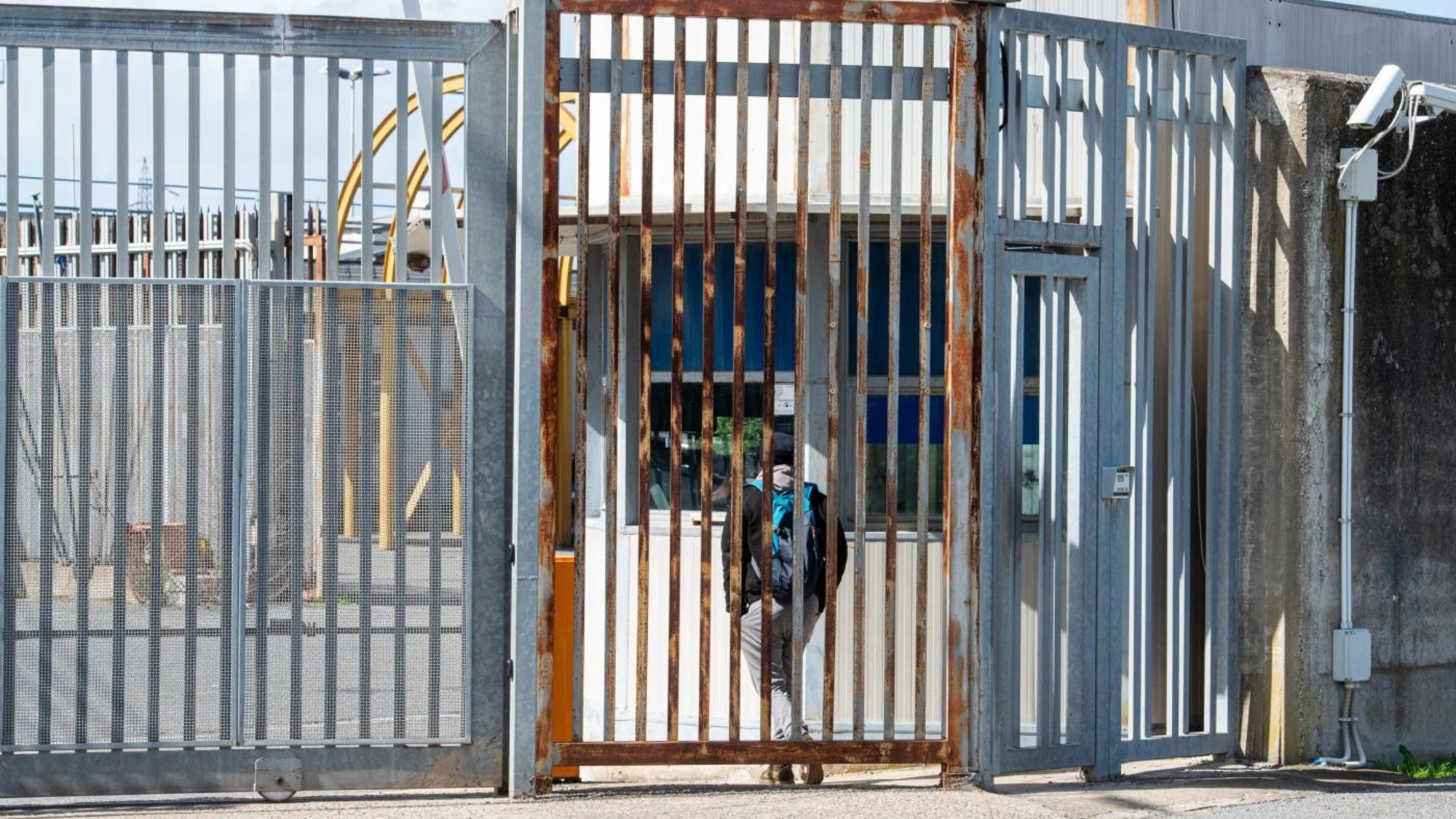 Immigrazione, 23enne marocchino fingeva di lavorare ma collezionava reati: spedito in un Cpr