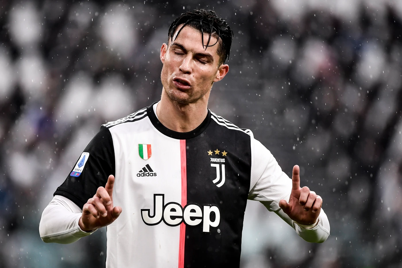 Cristiano Ronaldo diserta Parigi e va a Milano: non digerisce il Pallone d'oro a Leo Messi