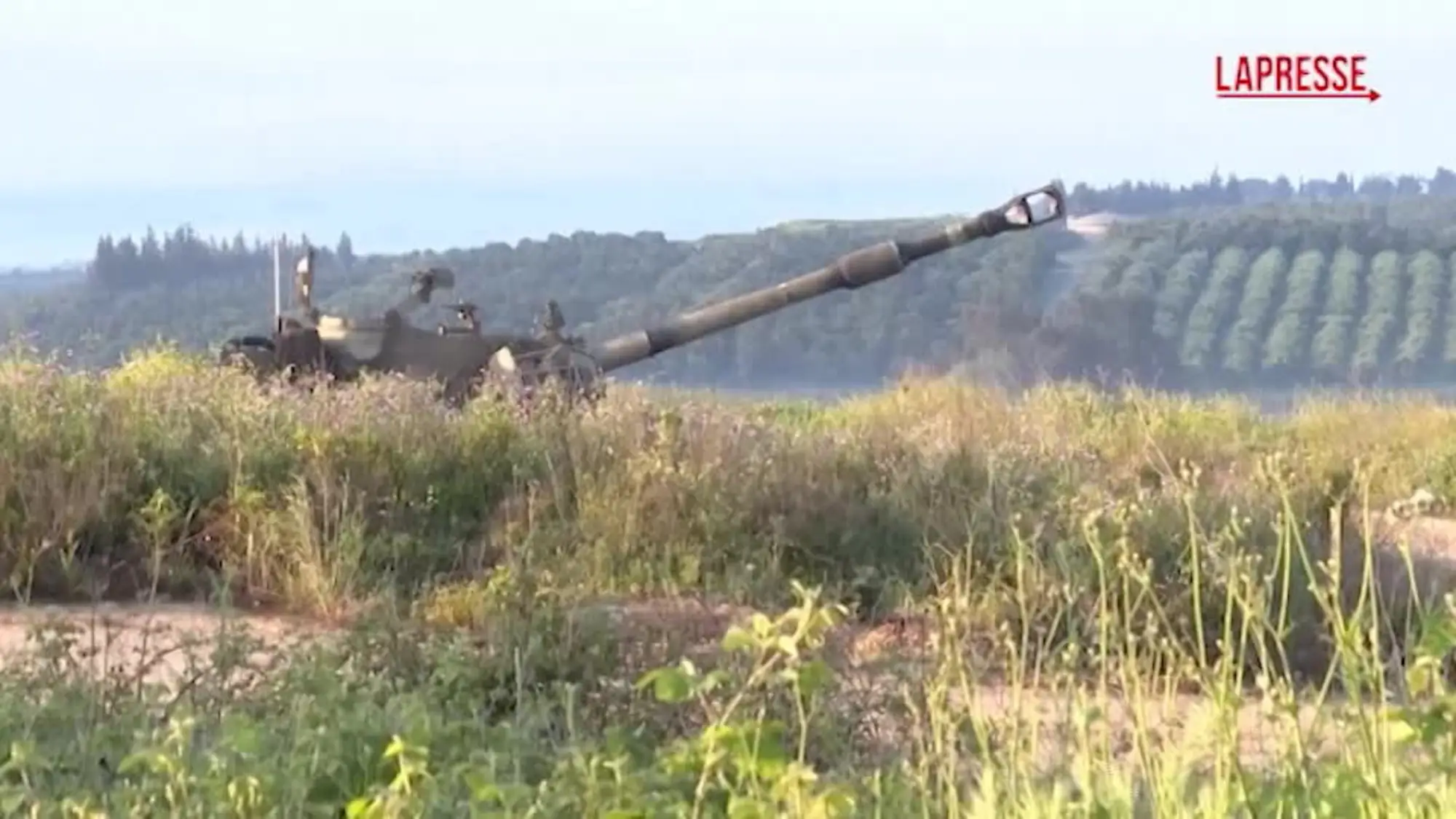 Libano, i video del conflitto con Israele: decine di carrarmati schierati al confine