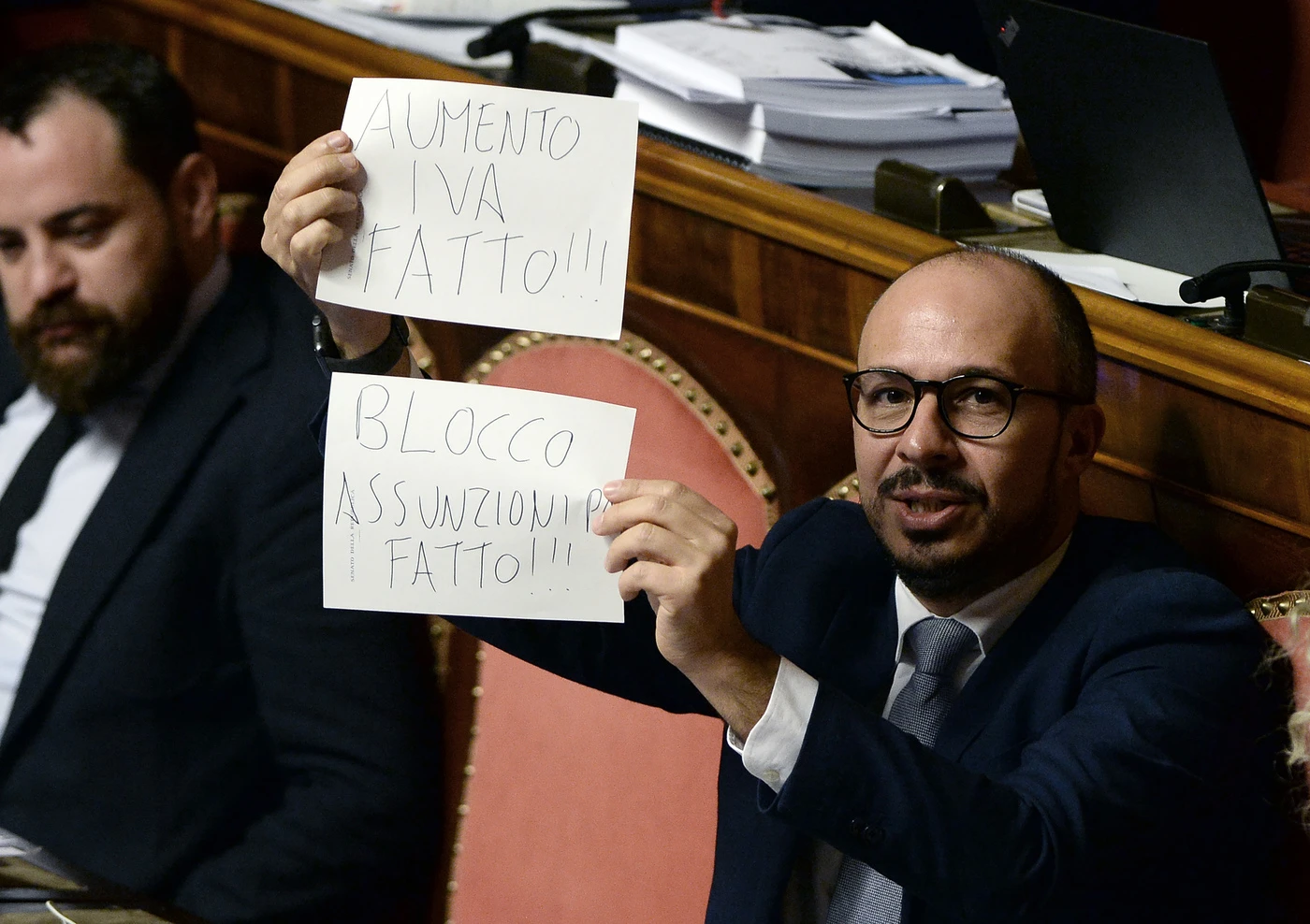 Matteo Renzi massacrato "a colpi di clava". Zingaretti si prende il Pd: la vittima della prima epurazione