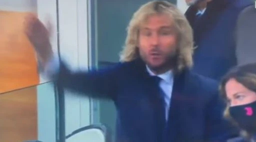 Pavel Nedved, l'esplosione di rabbia in tribuna di fianco ad Agnelli dopo il gol del Sassuolo