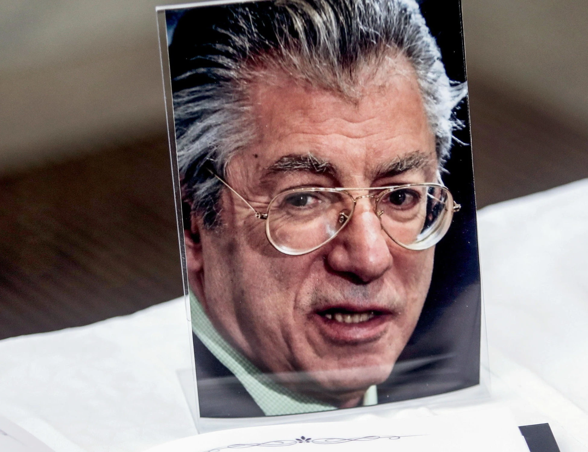 Bossi, nessun cerimoniale ai funerali di Pontida