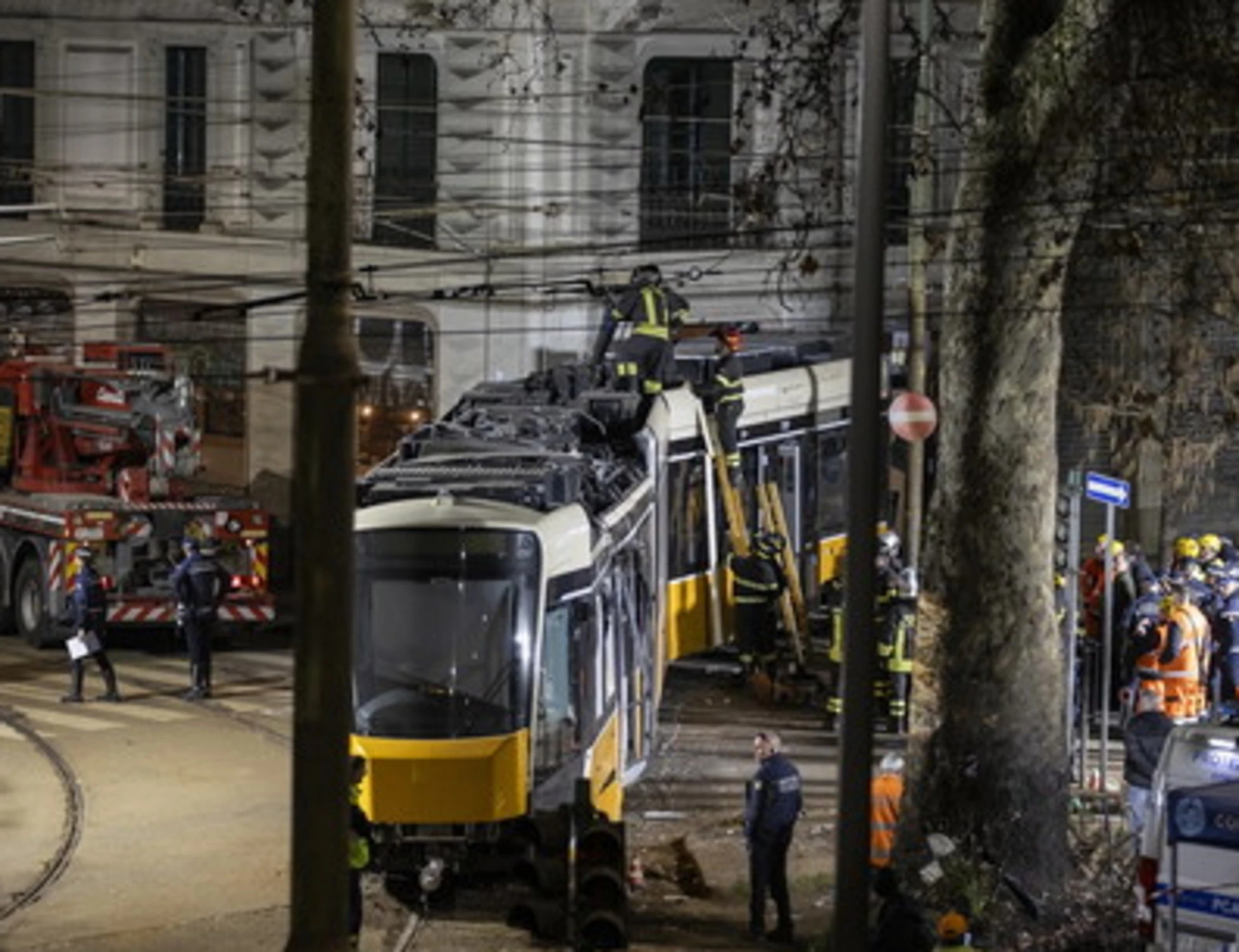 Tram deragliato a Milano, il blackout della telecamera a bordo: cosa è successo davvero?