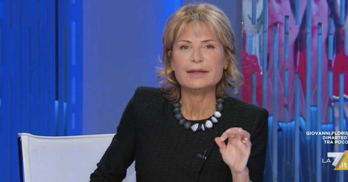 Otto e Mezzo, Massimo Cacciari alza la voce con Lilli Gruber: "Di cosa ci stupiamo?", imbarazzo su Trump