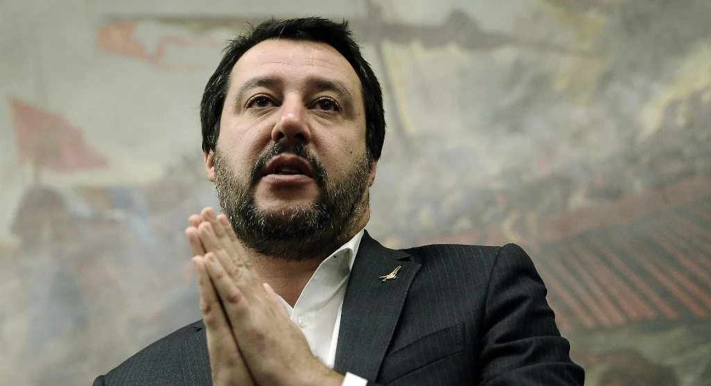 Salvini contro gli immigrati: "Penso ai milioni di italiani senza casa e lavoro"