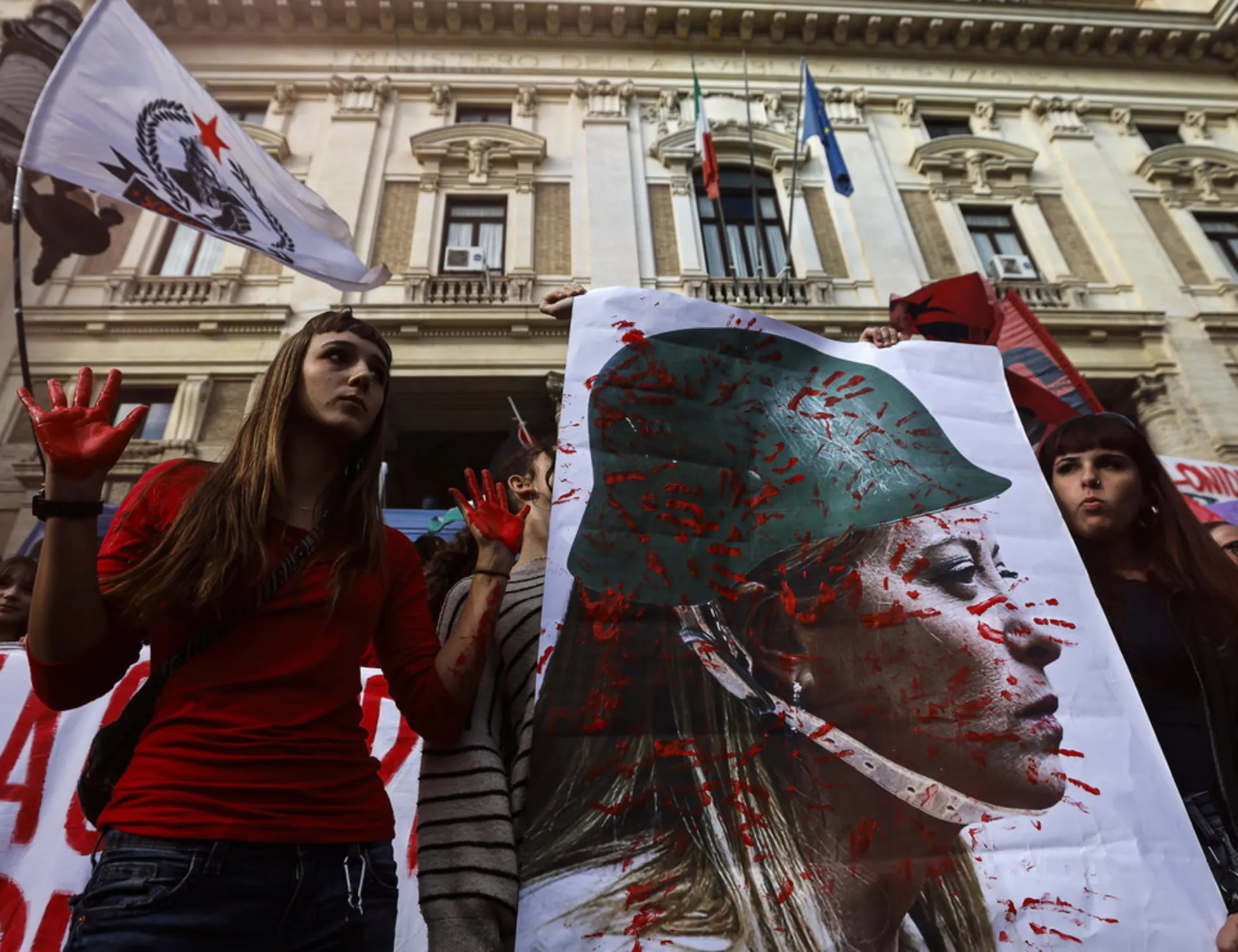 Leggi l'articolo: Fascismo, il sondaggio: panico a "Repubblica"