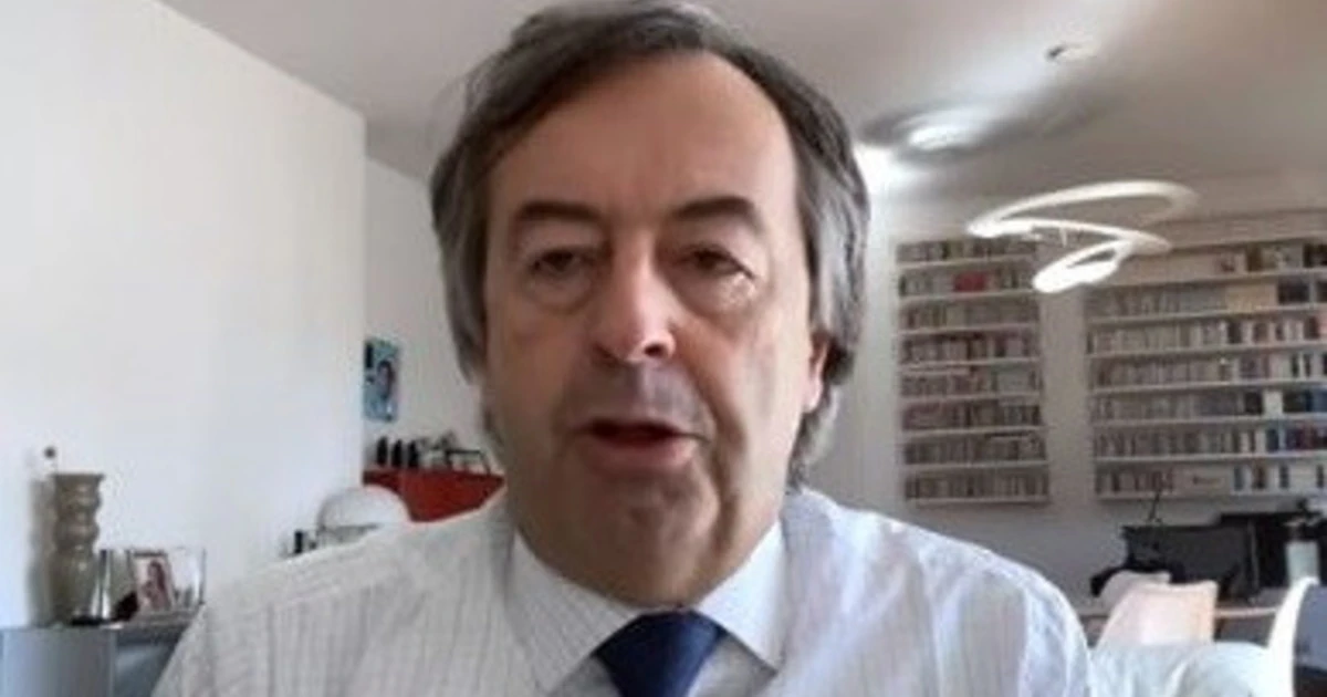 Coronavirus, Roberto Burioni: "Il virus non sta nell'aria, mani e oggetti sono decisive"
