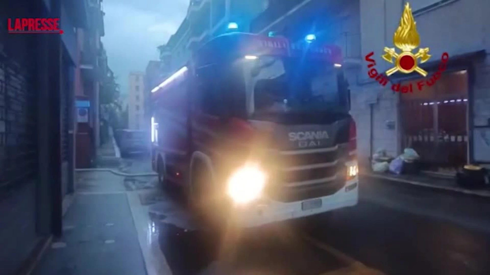 Terni, a fuoco una rivendita di animali: sul posto i vigili del fuoco