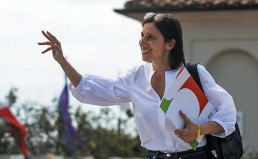 Elly Schlein, addio estate militante: ora è solo sofferente
