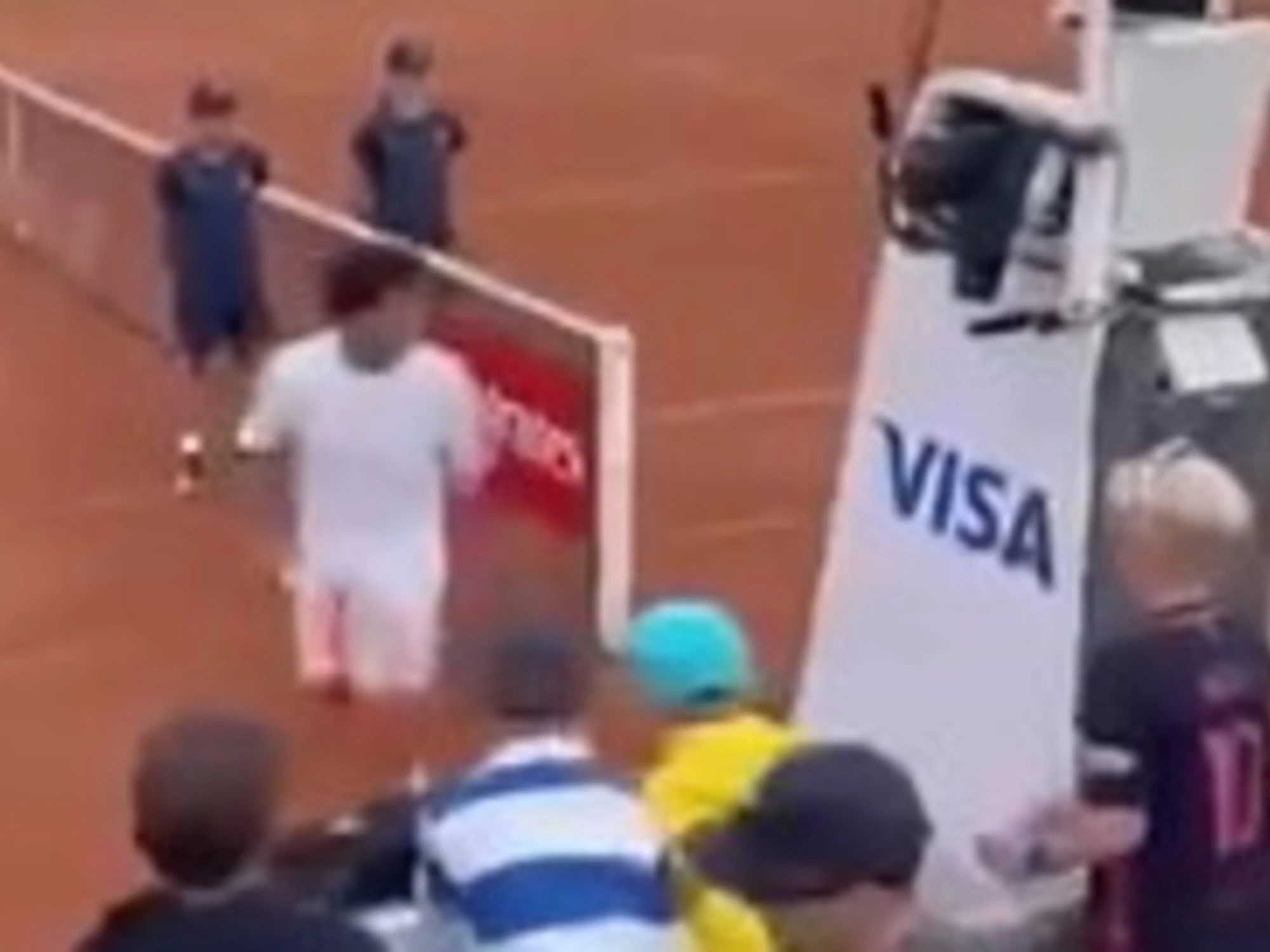 Tennis, Carabelli-Garin finisce in disgrazia: "Idiota", "Vieni qui". Rissa in campo