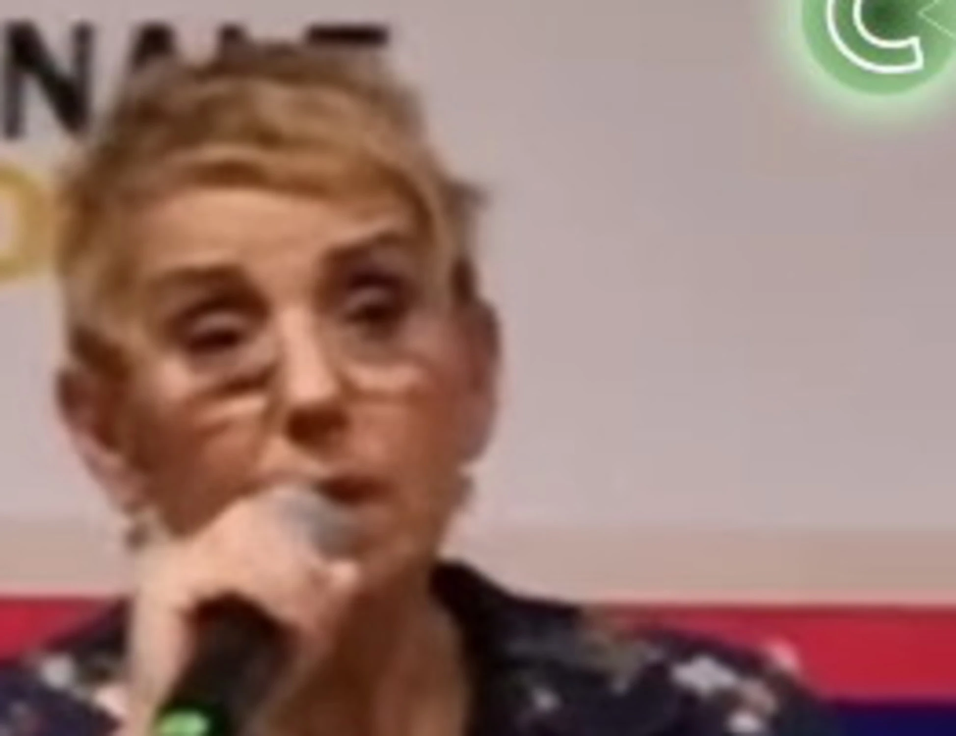 Concita De Gregorio insulta Donzelli sul palco: "I cr***ni"