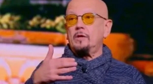 Enrico Ruggeri contro il governo: "Fermare tutto per 1 positivo ogni 400 persone? Stanno impazzendo"