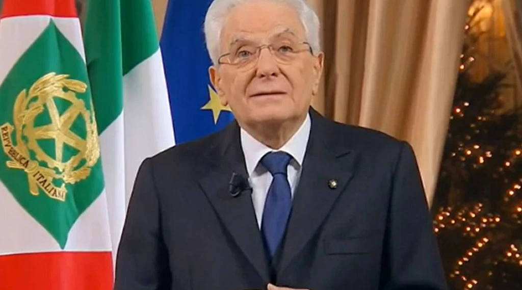 Mattarella, Meloni "grande novità sociale e culturale" e l'appello ai giovani: ecco il discorso di fine anno