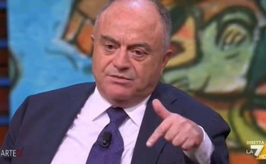 Gratteri fa sbiancare Floris: "Delmastro ha fatto due cose giuste". E FdI si scatena...