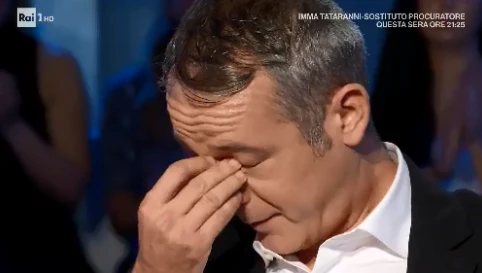 Domenica In, Mara Venier gli mostra un video e Pierluigi Diaco scoppia in lacrime: il dolce ricordo