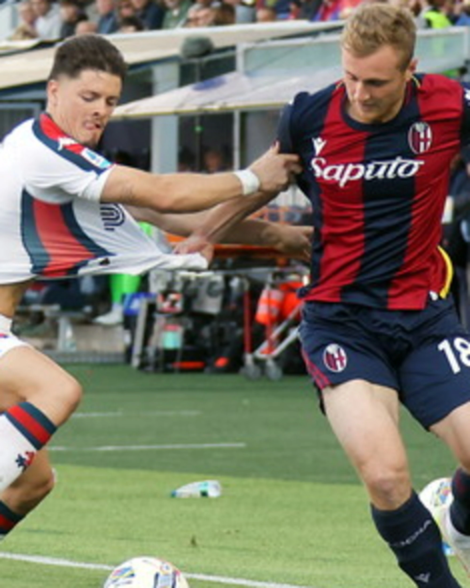 Bologna, festa con sconfitta: il Genoa vince con Venturino