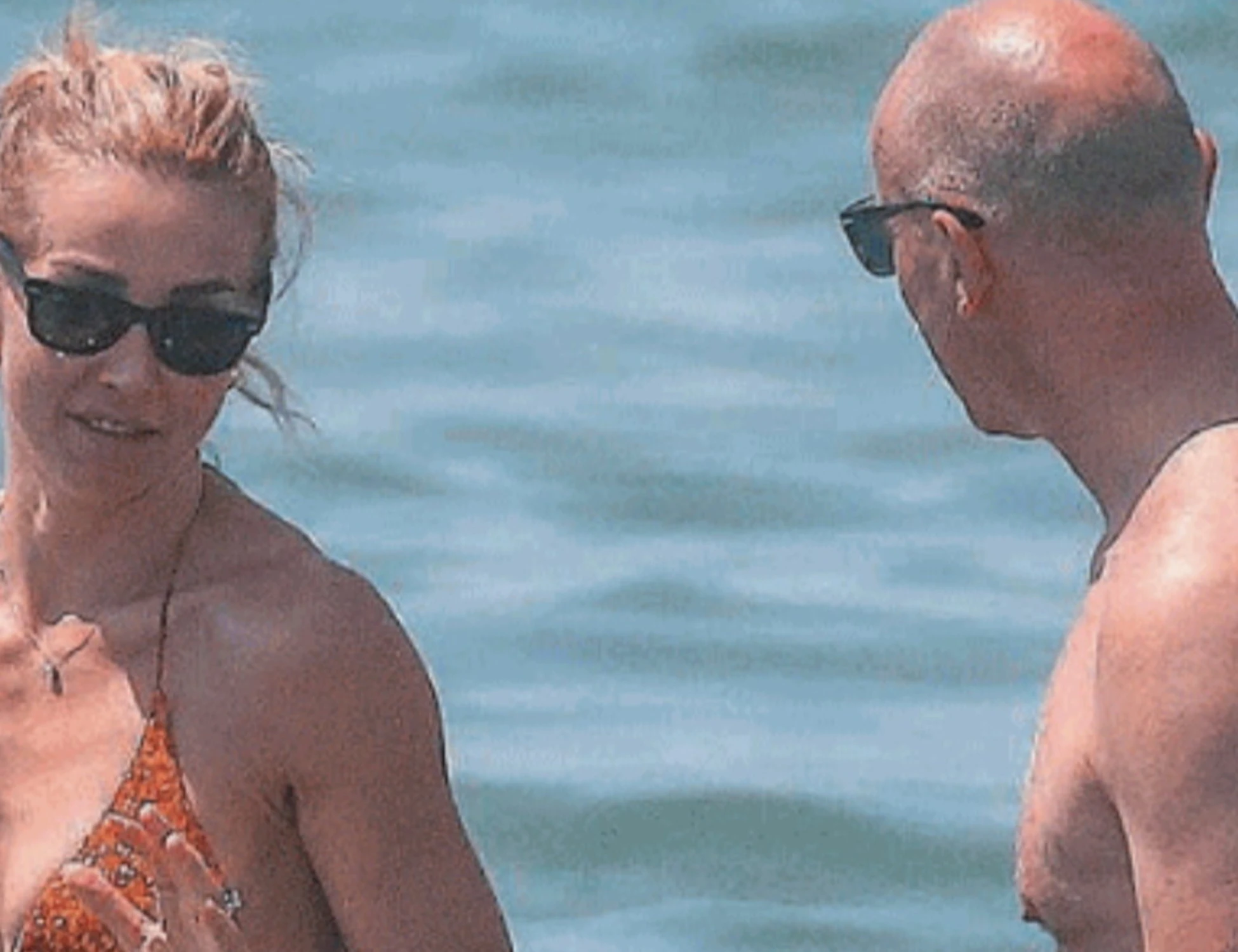 Silvia Salis paparazzata in spiaggia con il capo di Gabinetto: un caso a Genova