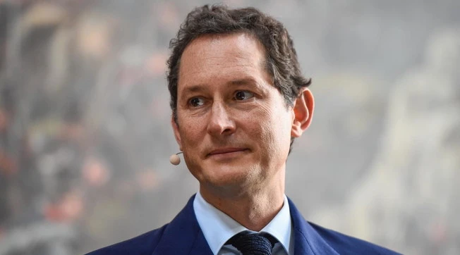 Elkann, scontro con "Porta a Porta": "Intrusione ", "Quel video non andrà in onda"