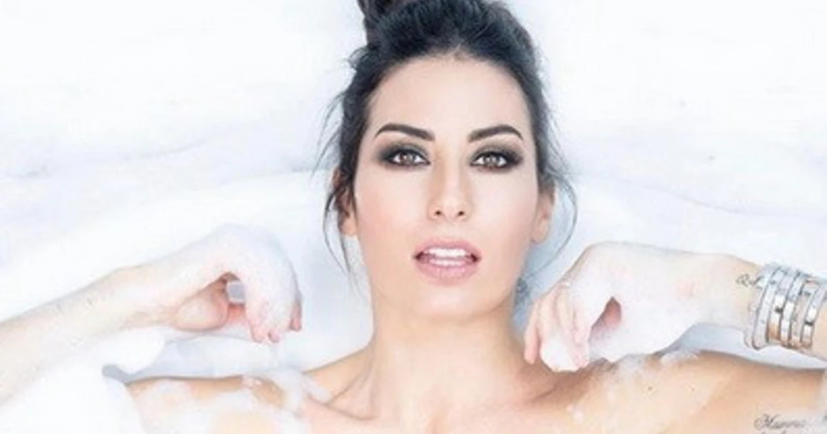 Elisabetta Gregoraci nuda nella vasca, e lì sotto... una foto vietata ai deboli di cuore