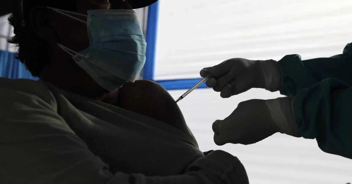 Coronavirus, bollettino 8 agosto: continuano a salire i ricoveri. Siamo in mano al vaccino: "Richiamo ogni anno"