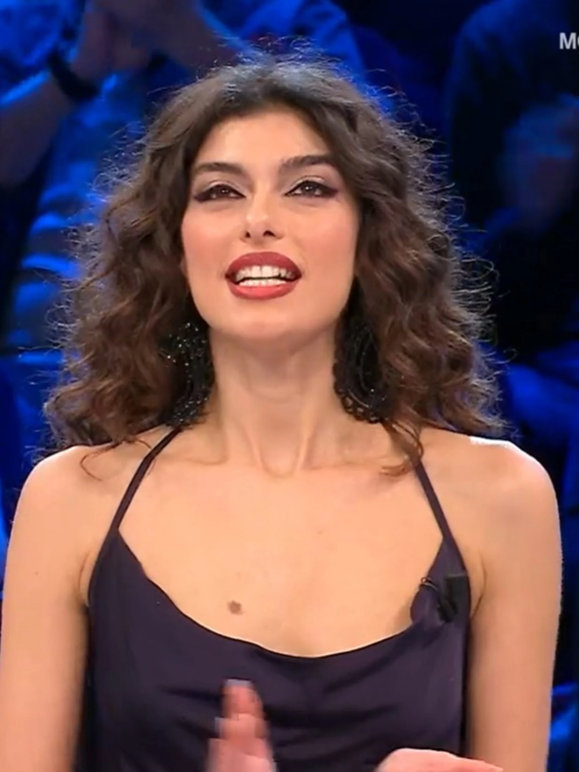 Affari Tuoi, lo scandalo su Antonia dopo la puntata: "Fatevi curare", volano insulti