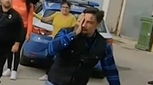 Striscia la Notizia, pugno in faccia a Brumotti: “Agguato in ospedale”, il video-choc