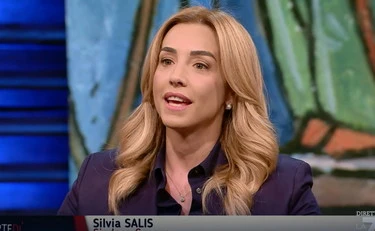 Silvia Salis sfila il Pd alla Schlein: "La mia idea di politica"