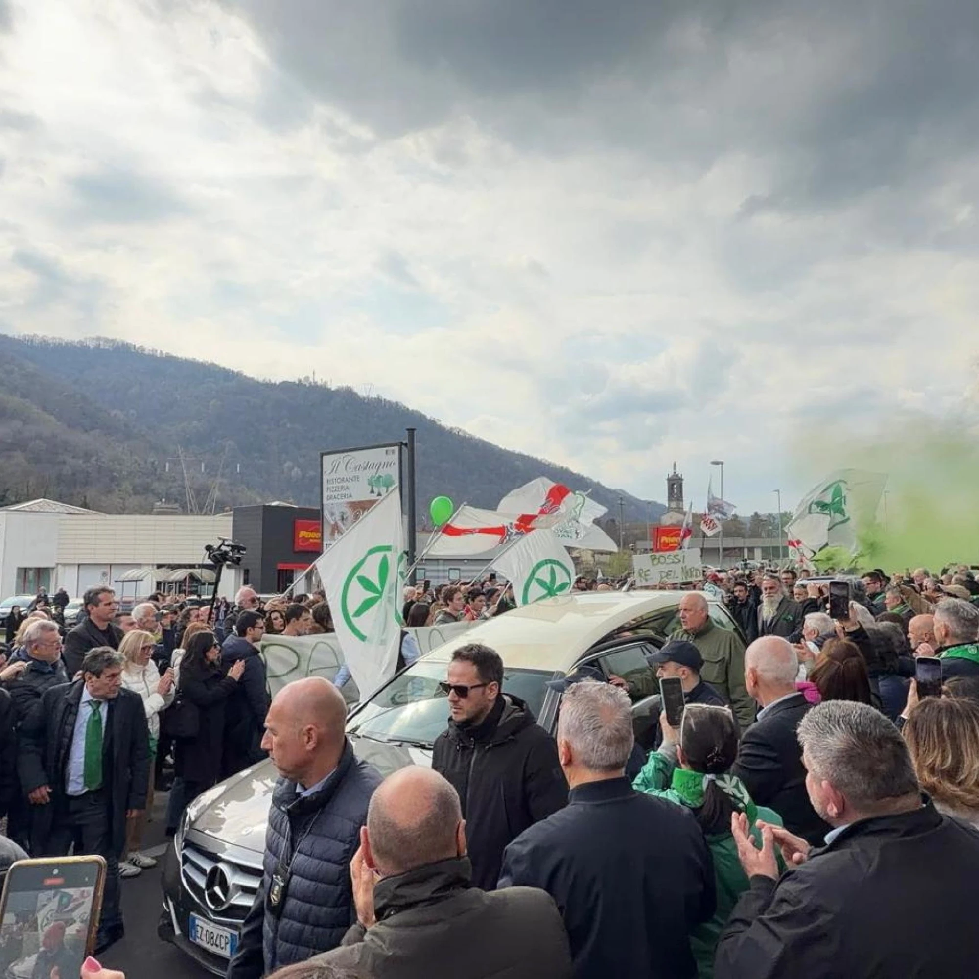 Che pena gli urlatori che usano il Senatùr contro la sua Lega