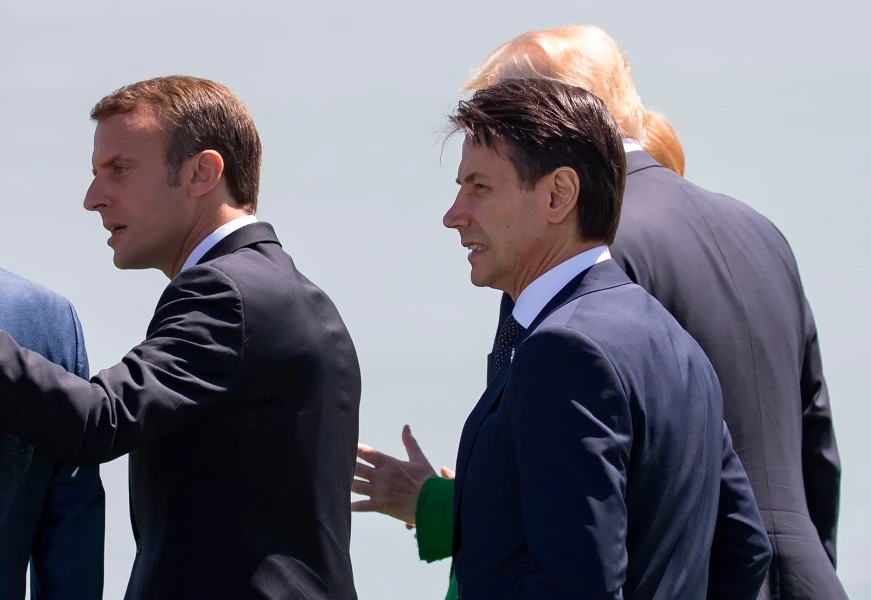 Giuseppe Conte contro Emmanuelle Macron: "Italia non accetta lezioni da Paesi ipocriti"