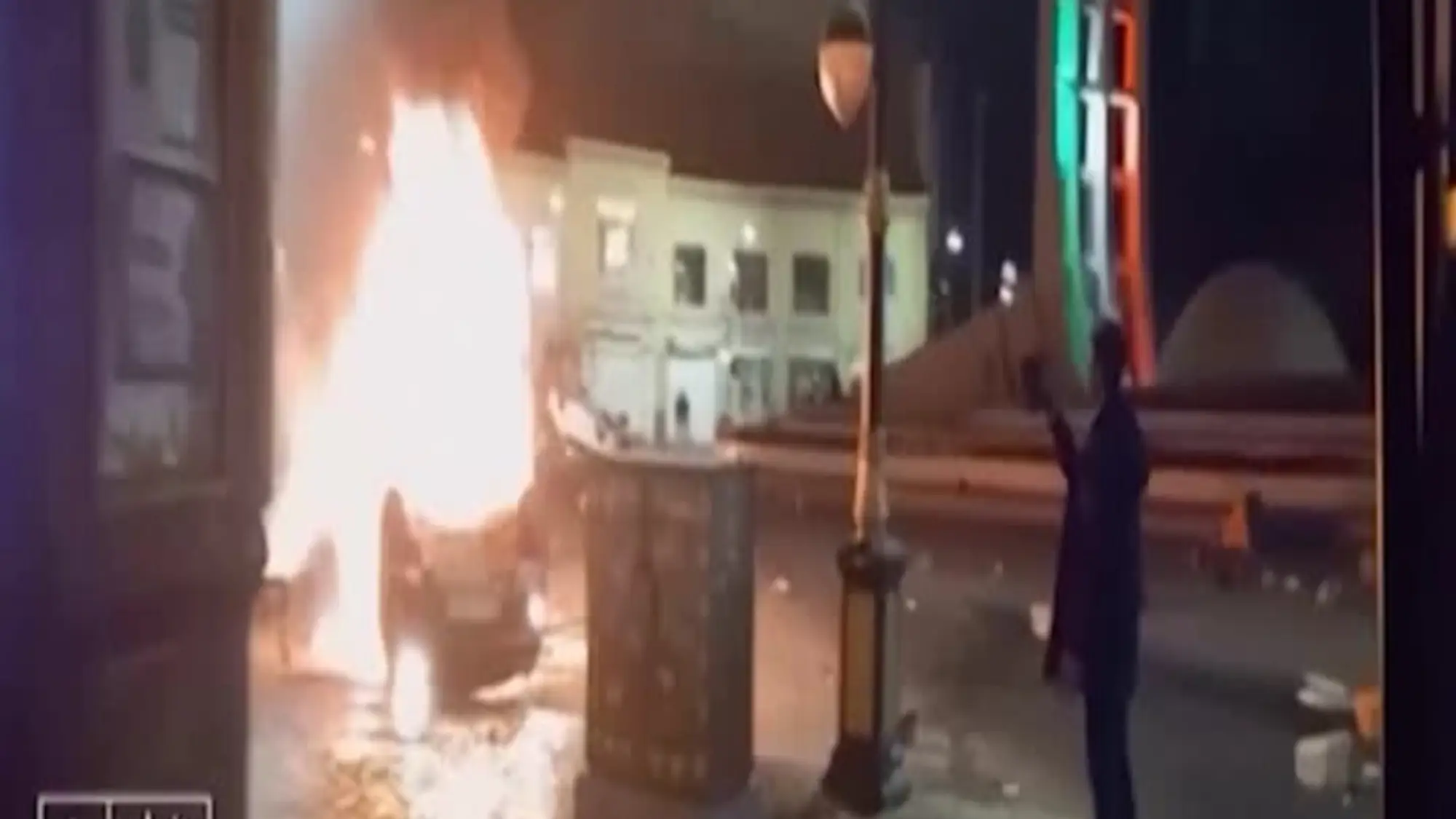 Iran, morti e feriti durante le proteste. Trump: "Sosteniamo i manifestanti"