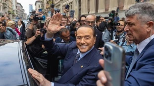 Silvio Berlusconi, clamoroso: a chi ha telefonato. "Non so come sia possibile..."