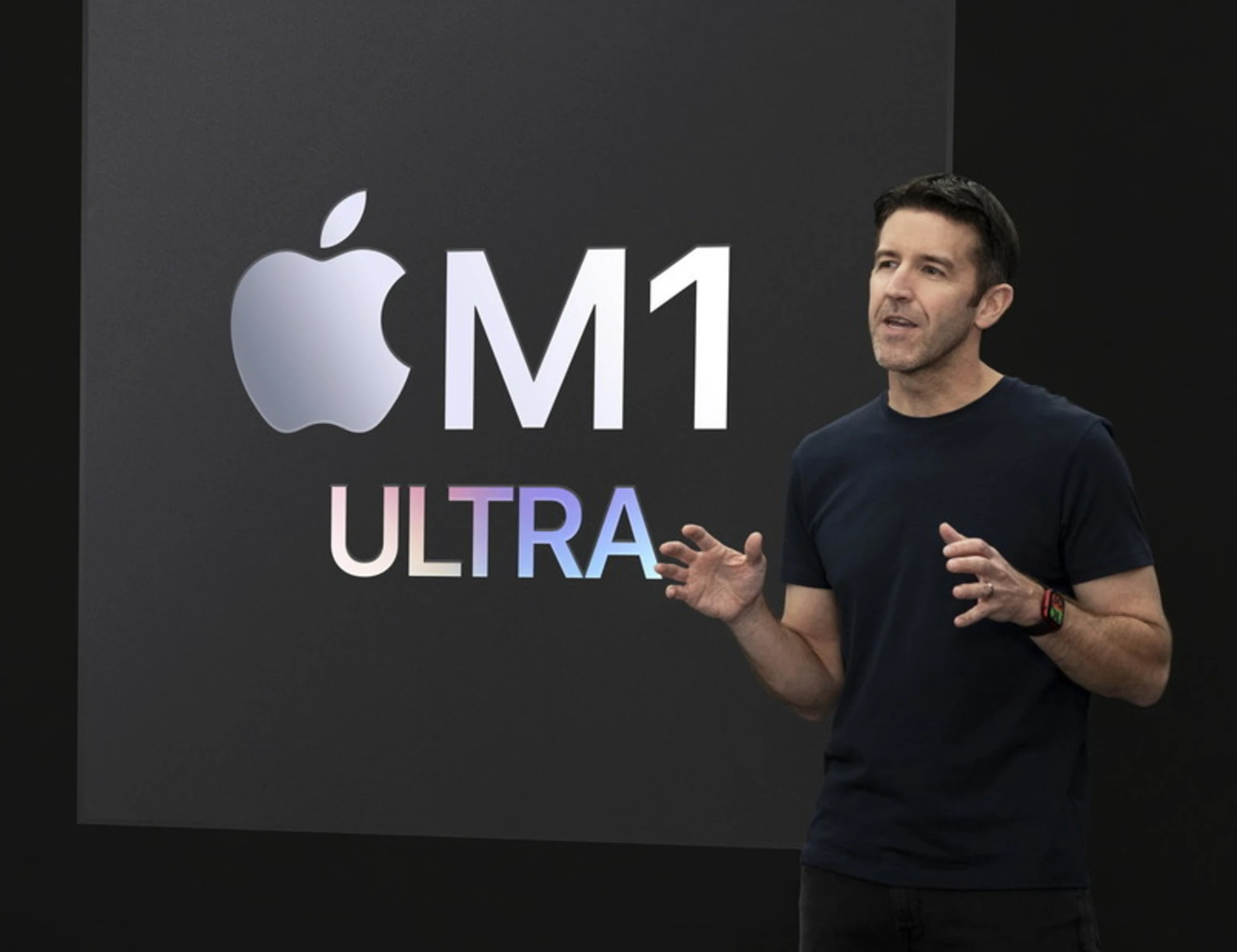 Apple, John Ternus nuovo Ceo: addio Tim Cook, rivoluzione ai vertici. Cosa cambierà