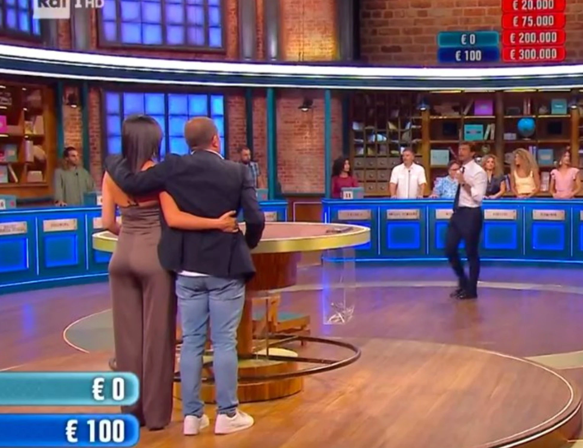 Affari tuoi, "le mena gramo": Romina, caos sui titoli di coda