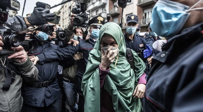 Silvia Romano, la guerra tra gli 007 italiani e quello turchi sulla sua liberazione: quel dettaglio sul giubotto antiproiettile