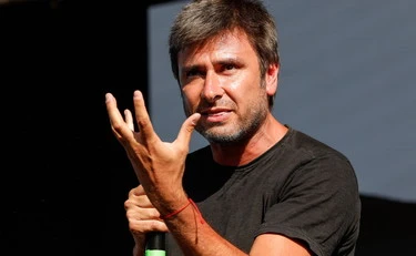 Alessandro Di Battista operato a Cuba: "Riprendere le sue battaglie", cosa filtra dall'ospedale