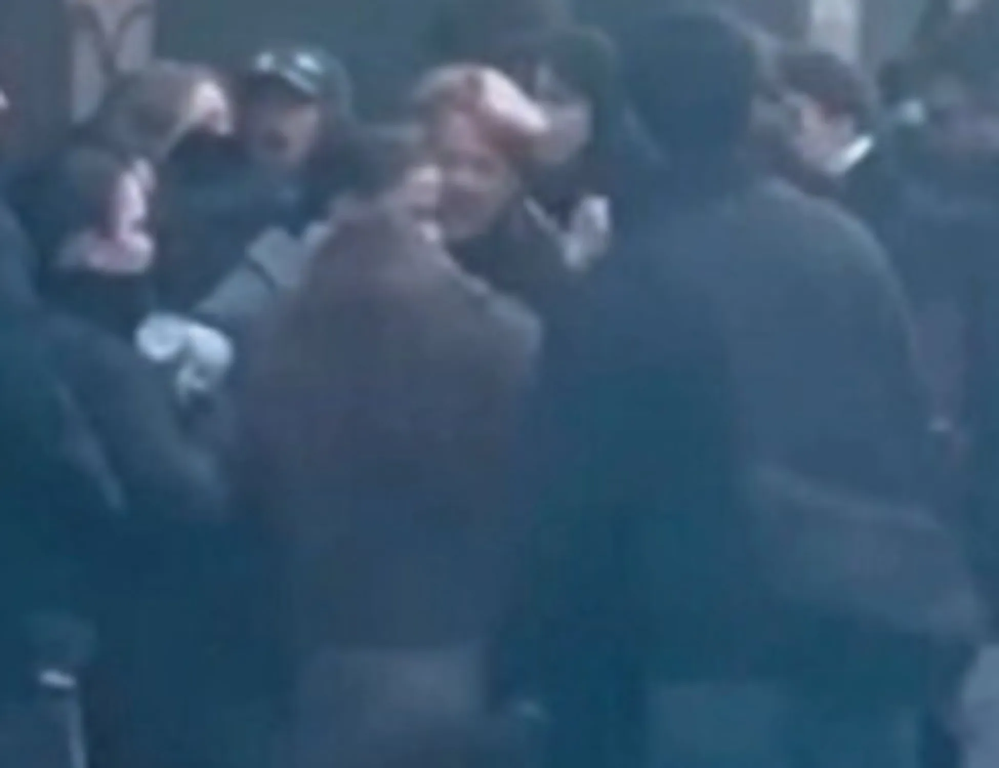 Leggi l'articolo: Vietare per legge gli "antifa": "Sono terroristi", il sondaggio