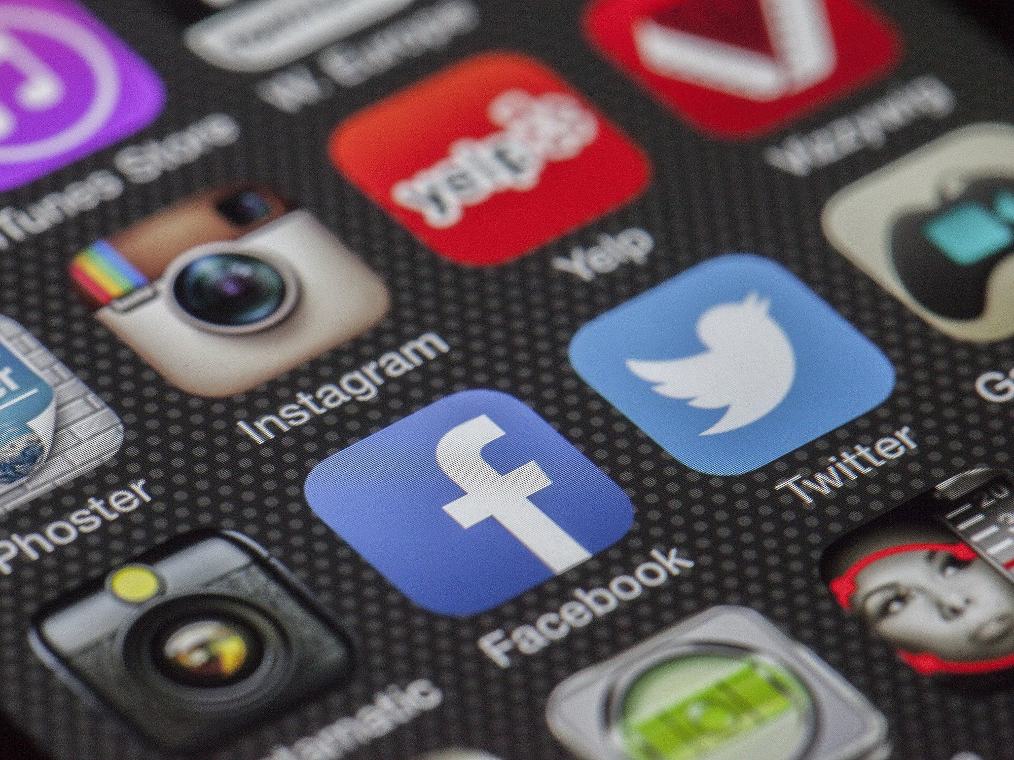 Facebook e Instagram down in tutto il mondo: cosa sta succedendo
