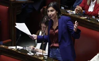 Elly Schlein, urla in aula contro Meloni: "Molla la clava, fai il premier!"
